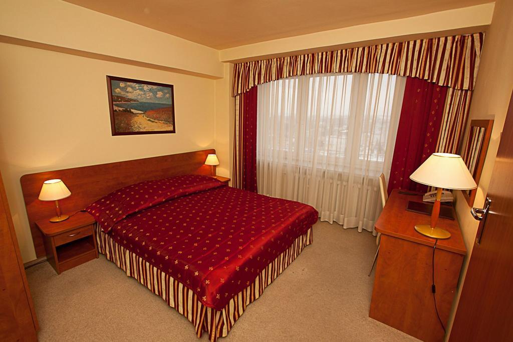 Hotel Accademia Ostrowiec Świętokrzyski Habitación foto