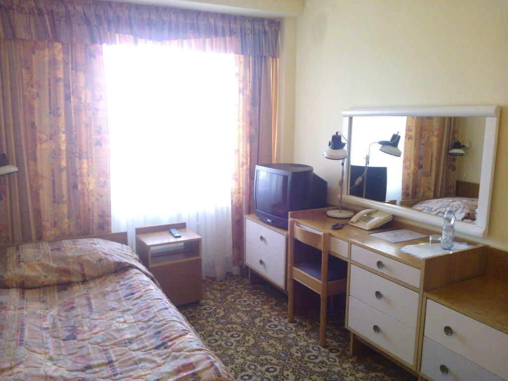 Hotel Accademia Ostrowiec Świętokrzyski Habitación foto